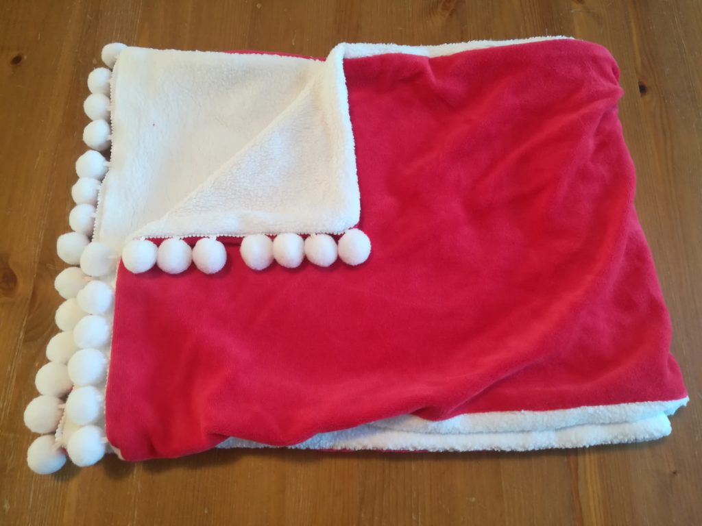 Rood-witte kerstsjaal met witte bolletjes